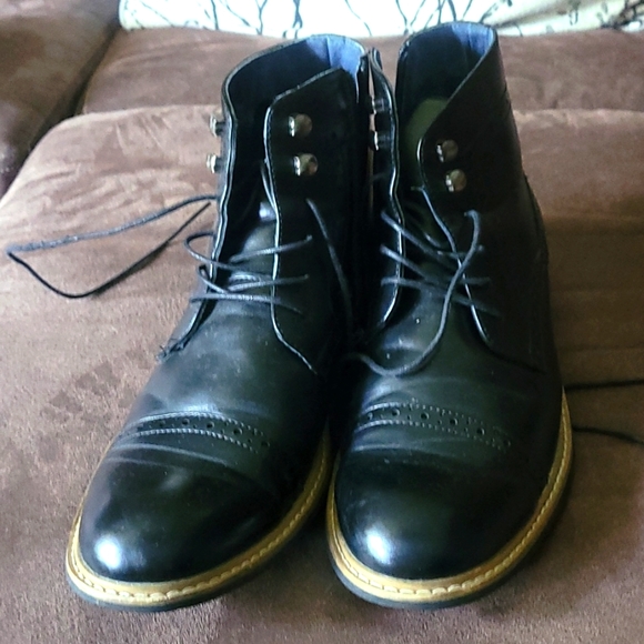 Black boots - Picture 2 of 5